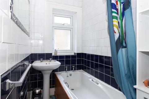 Flat 2, 15 Ash Grove, Worthing, BN11 1PD