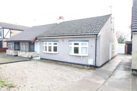 2 bedroom bungalow for sale - Helena Road, Rayleigh