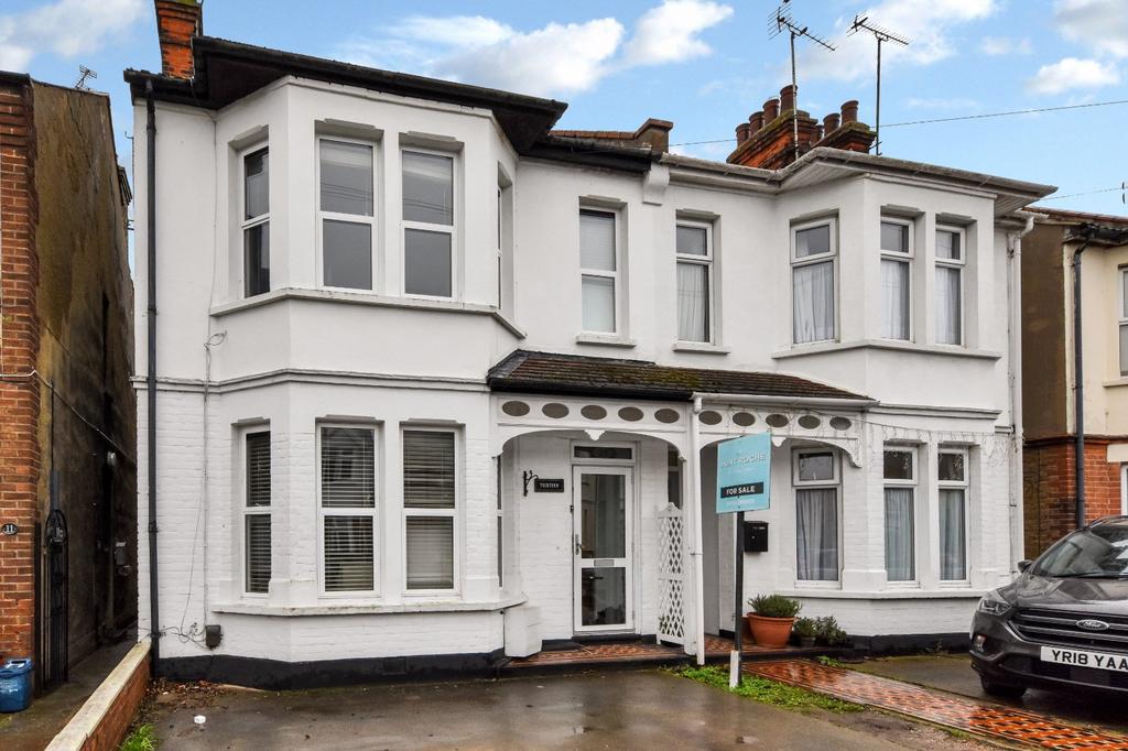 St. Andrews Road, Shoeburyness... 4 bed semidetached house £450,000