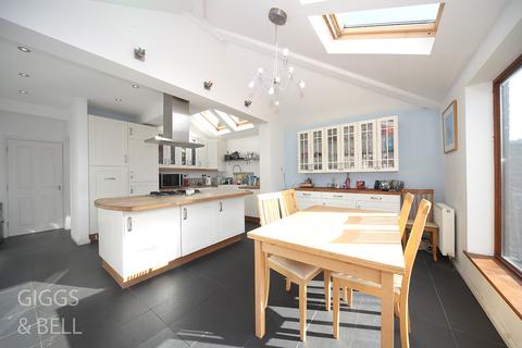 38 Bushmead Road, Luton, LU2 7EU