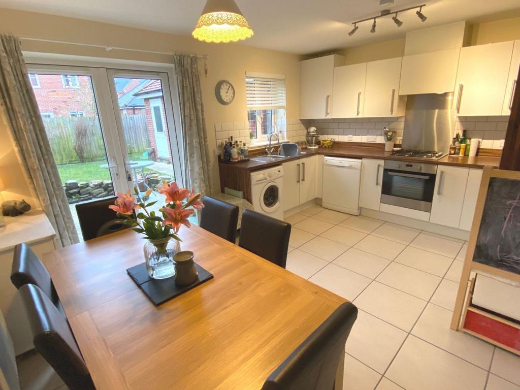 Weston Hall Way, Middlemore, Daventry NN11 8BP 3 bed semidetached