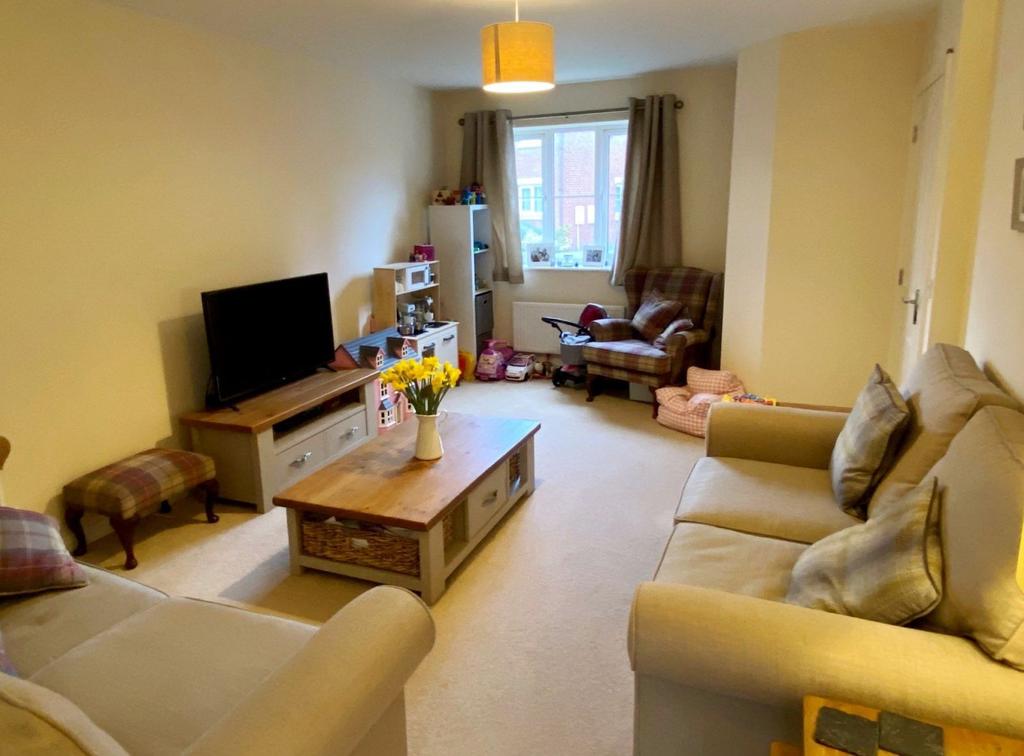 Weston Hall Way, Middlemore, Daventry NN11 8BP 3 bed semidetached