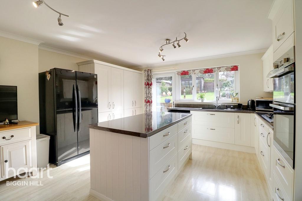 Lebanon Gardens, Biggin Hill 3 bed detached bungalow £600,000