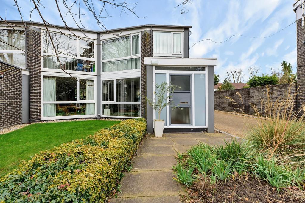 Templemere, Weybridge, KT13 3 bed end of terrace house £620,000