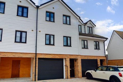 3 bedroom townhouse for sale - Dovehouse Yard, Braintree