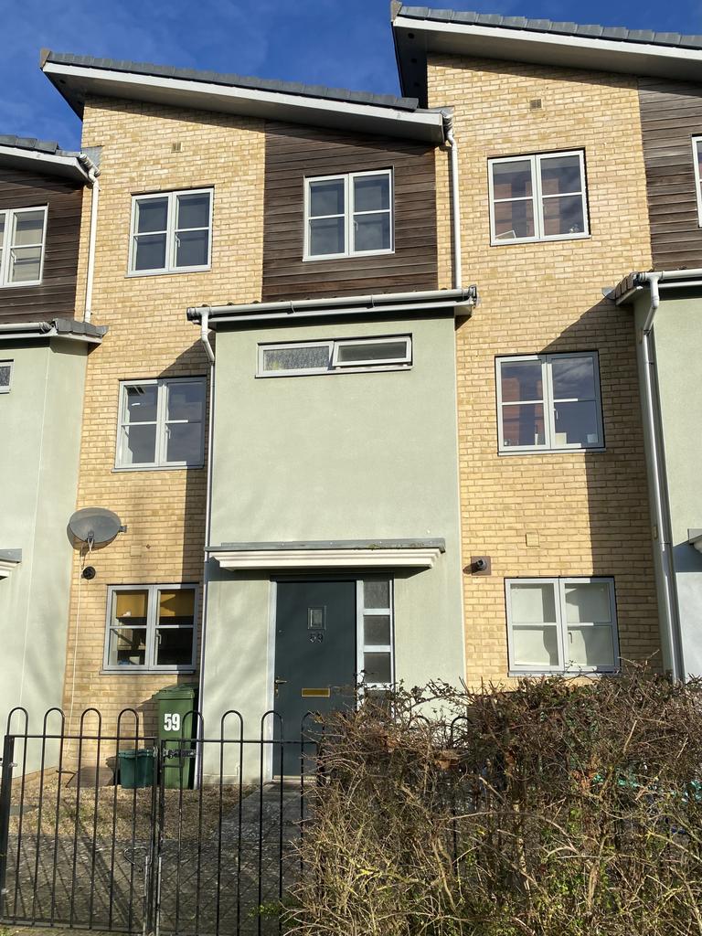 Pinewood Drive, Cheltenham GL51 4 bed townhouse £1,350 pcm (£312 pw)