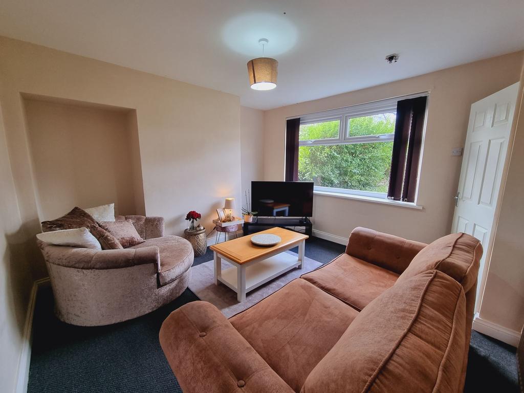 Lynfield Drive, Bradford, BD9 2 bed semidetached house £120,000