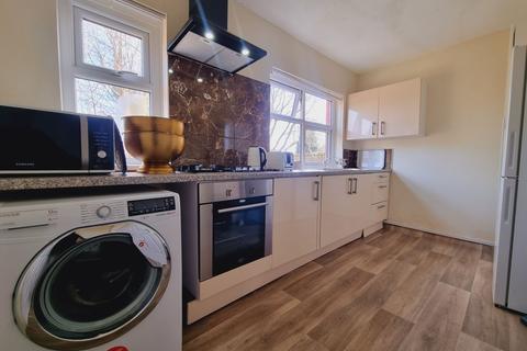 174 Lynfield Drive, Bradford, BD9 6EZ