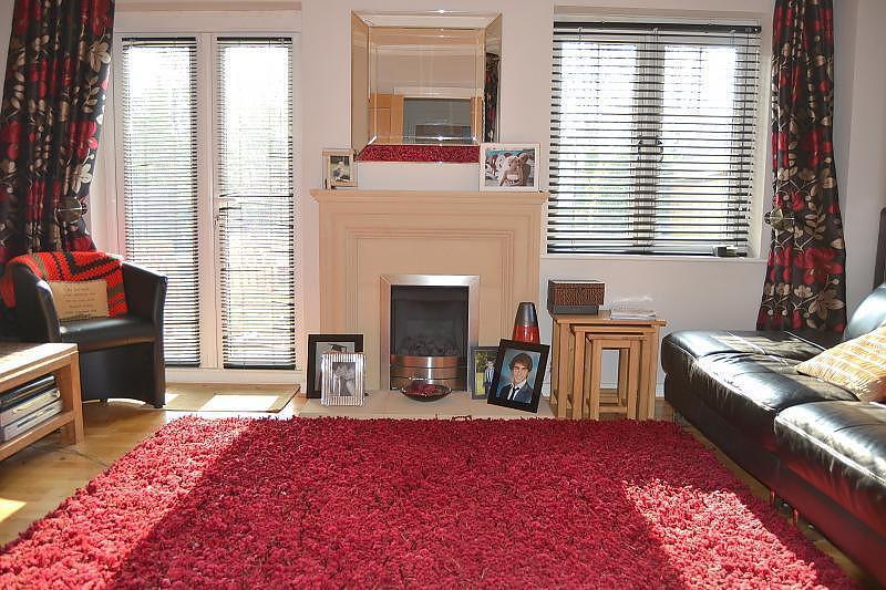 Halcyon Close, Oxshott, KT22 4 bed house £850,000