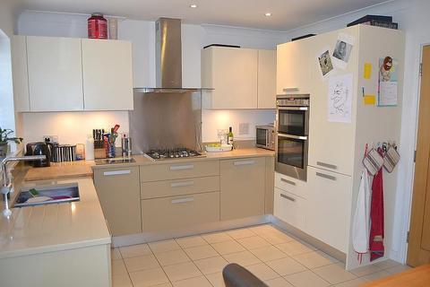 39 Halcyon Close, Oxshott, Leatherhead, KT22 0HA
