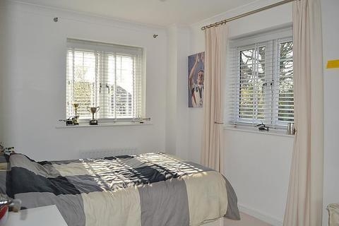 39 Halcyon Close, Oxshott, Leatherhead, KT22 0HA