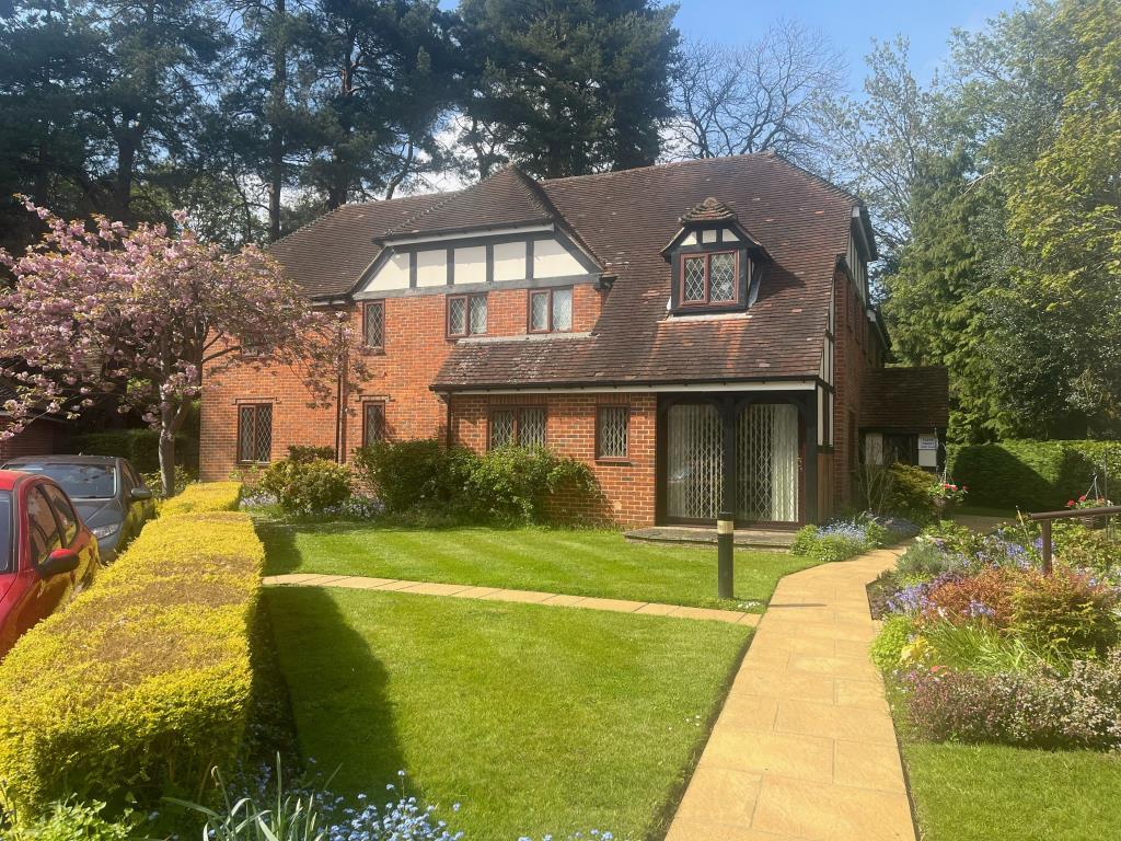 Fleet, Hampshire, GU51 1 bed retirement property for sale £100,000