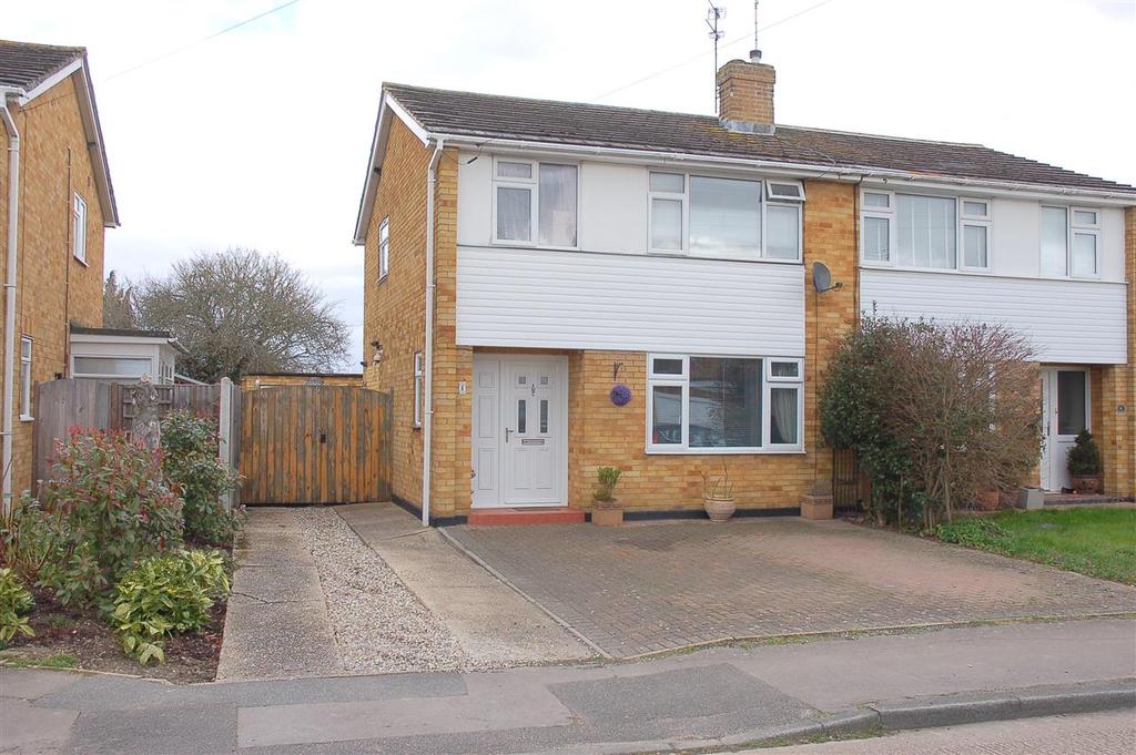 Longshots Close, Chelmsford 3 bed semidetached house £425,000