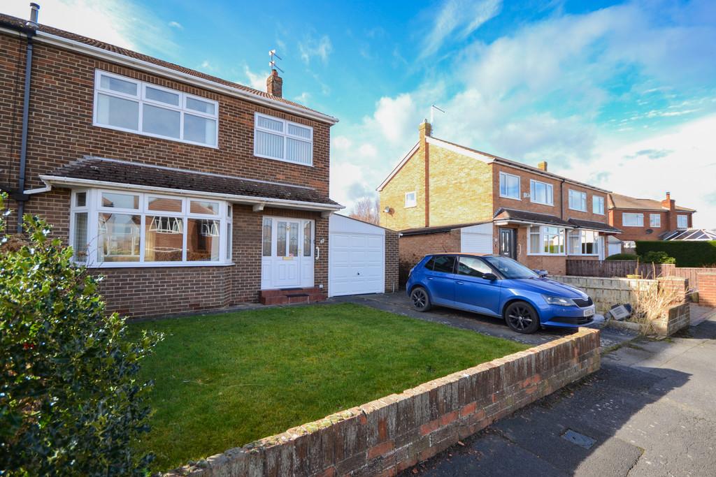 Hob Hill Close, SaltburnbytheSea, TS12 3 bed semidetached house £295,000