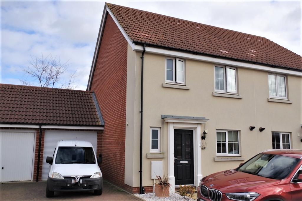 Osprey Drive, Stowmarket IP14 3 bed semidetached house £275,000