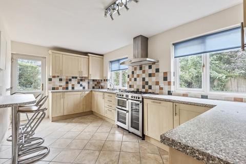 28 Northfield, Lightwater, GU18 5YR