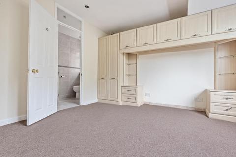 28 Northfield, Lightwater, GU18 5YR