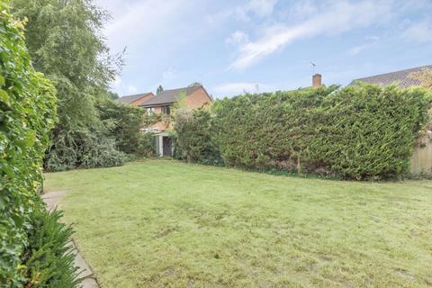 28 Northfield, Lightwater, GU18 5YR