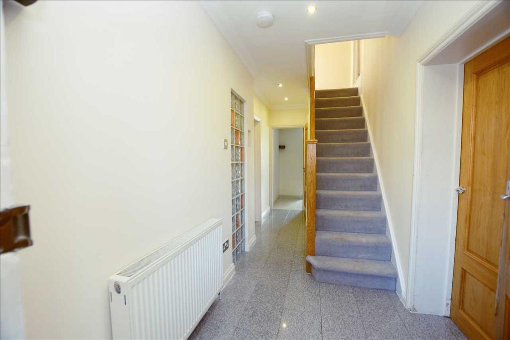 St. Andrews Drive, Stanmore, Stanmore 5 bed semidetached house £