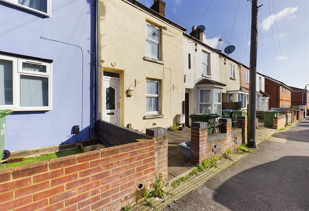 Earls Road, Southampton 3 bed terraced house - £1,200 pcm (£277 pw)