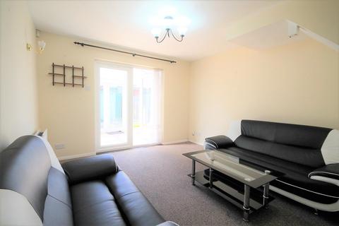 27 Hollygrove Close, Hounslow, TW3 3NE