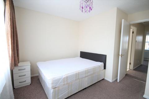 27 Hollygrove Close, Hounslow, TW3 3NE