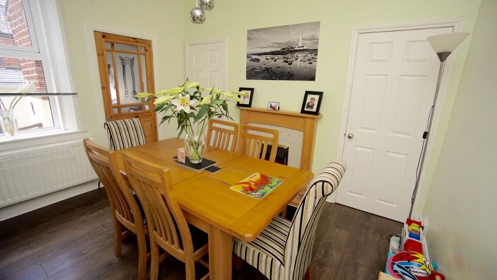 Oswin Road, Forest Hall, Newcastle... 2 bed terraced house £575 pcm