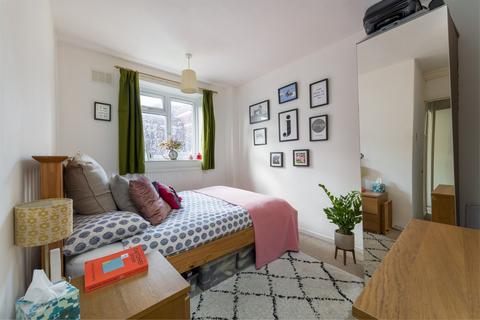 3 bedroom flat to rent, Humphrey Court, SW11 3JA