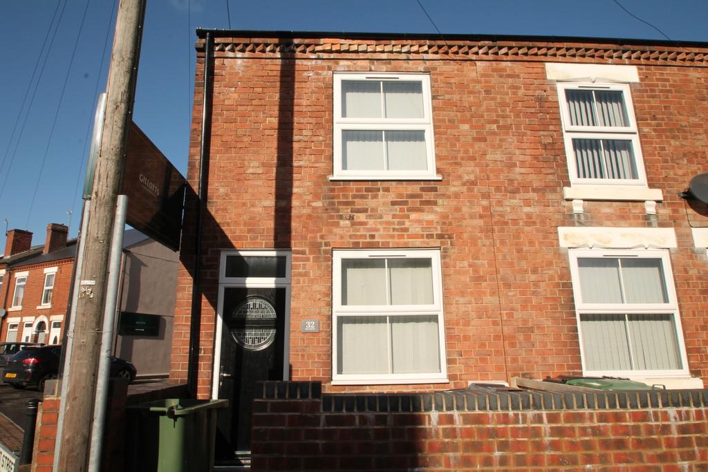 32 Ray Street Heanor, Derbyshire 2 bed semidetached house £650 pcm