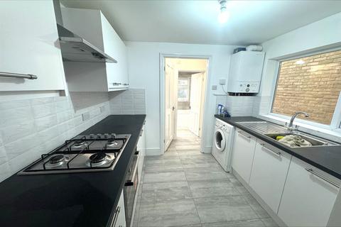 3 bedroom terraced house to rent, Pretoria Road, Canning Town, E16