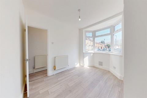 3 bedroom terraced house to rent, Pretoria Road, Canning Town, E16