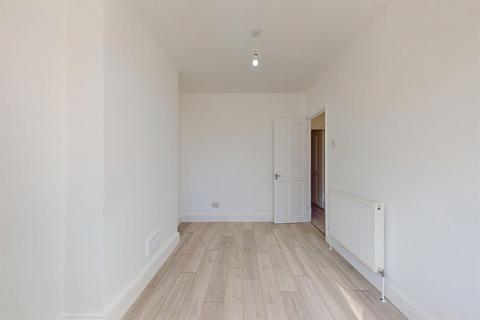 3 bedroom terraced house to rent, Pretoria Road, Canning Town, E16
