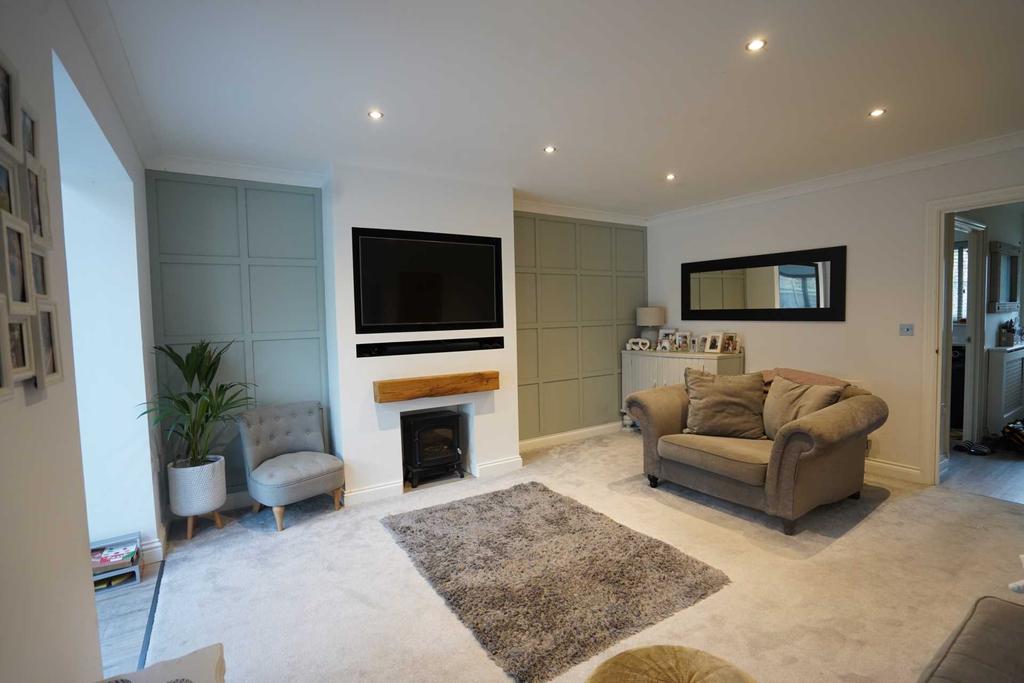 Sycamore Drive, Burgess Hill 3 bed semidetached house £499,950