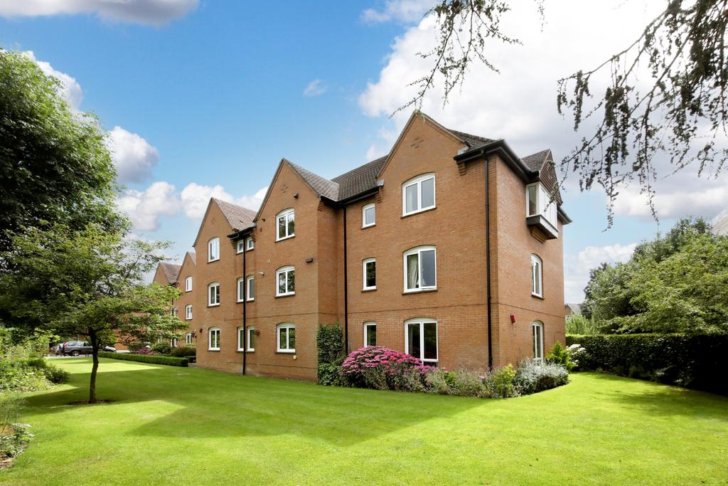 Reynolds Road, Beaconsfield 3 bed apartment £875,000
