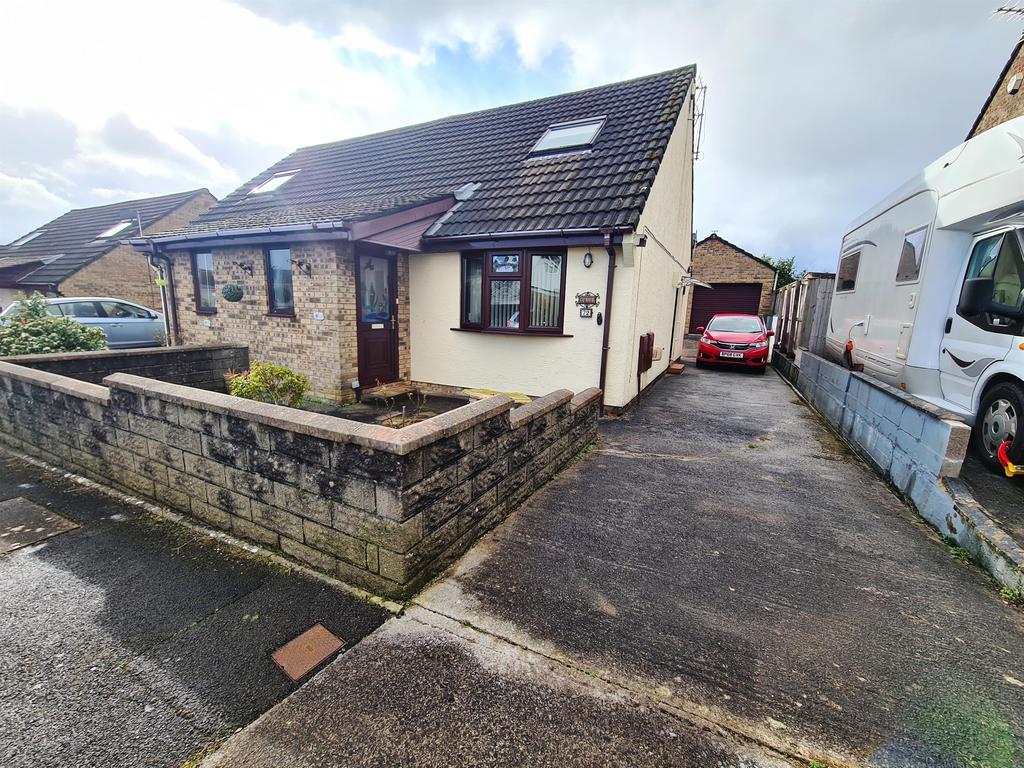 Eleanor Close, Pencoed, Bridgend... 3 bed semidetached house £210,000