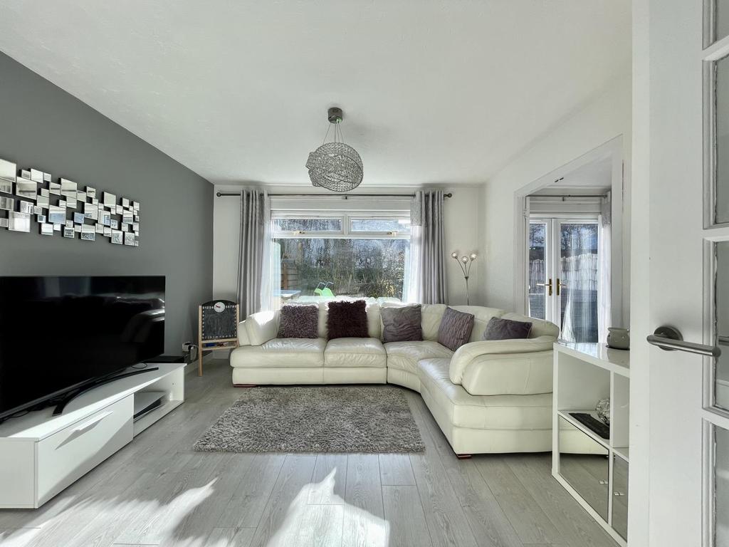 163 Mains Hill, Erskine 3 bed terraced house £149,995