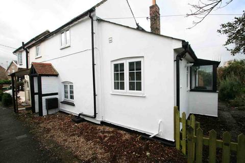 2 bedroom terraced house to rent, Benson