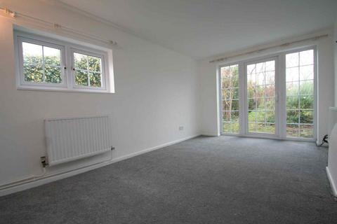 2 bedroom terraced house to rent, Benson