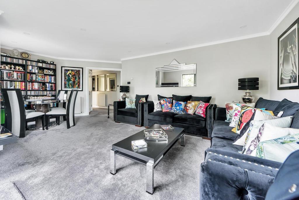 Japonica House, Woburn Hill Park, Woburn Hill, Addlestone, KT15 2 bed