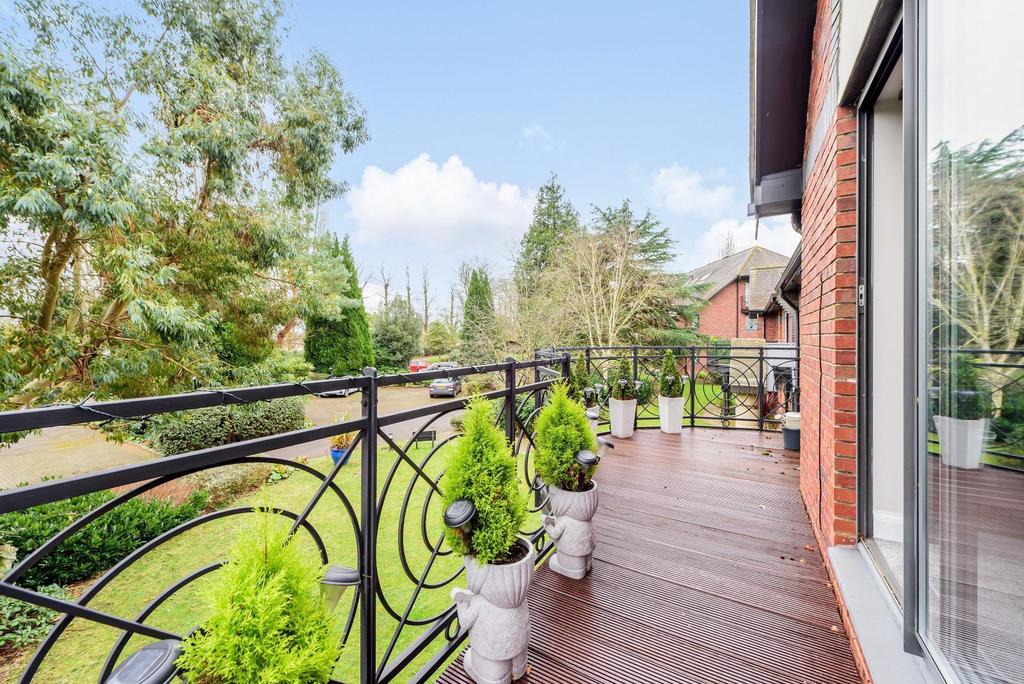 Japonica House, Woburn Hill Park, Woburn Hill, Addlestone, KT15 2 bed