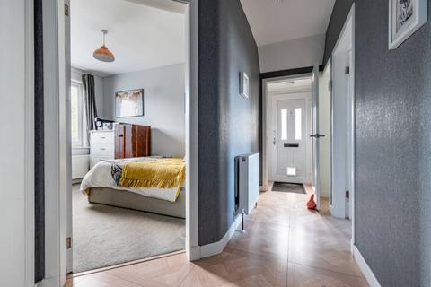 98 Baird Drive, Edinburgh, EH12 5RZ