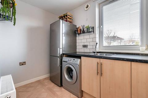 98 Baird Drive, Edinburgh, EH12 5RZ
