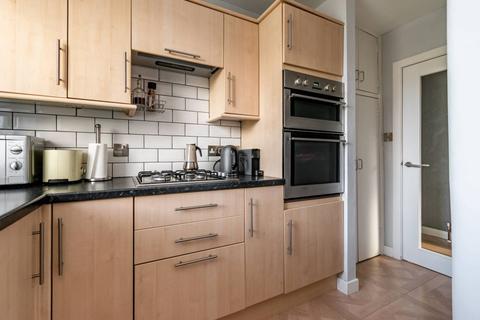 98 Baird Drive, Edinburgh, EH12 5RZ