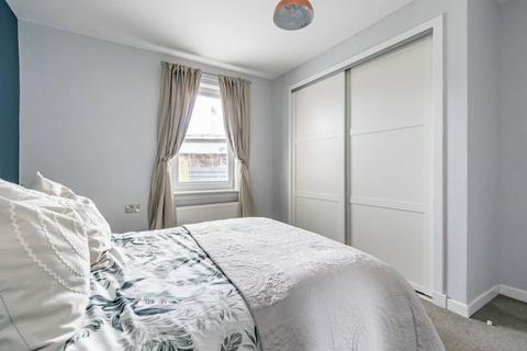 98 Baird Drive, Edinburgh, EH12 5RZ