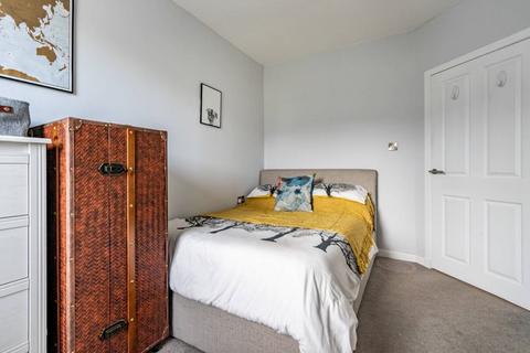 98 Baird Drive, Edinburgh, EH12 5RZ
