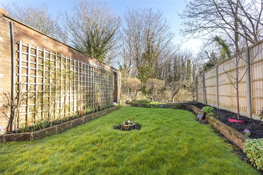 Dean Gardens, Portslade, East Sussex... 2 bed bungalow £350,000
