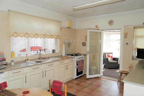146 Cranham Gardens, Upminster, RM14 1JT