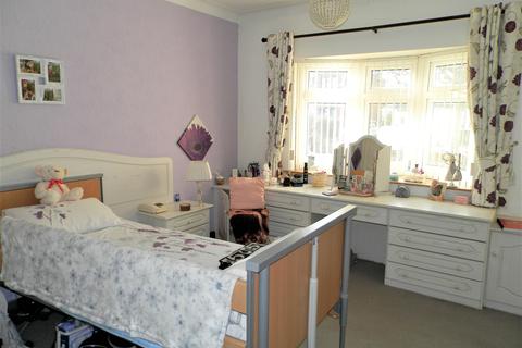 146 Cranham Gardens, Upminster, RM14 1JT