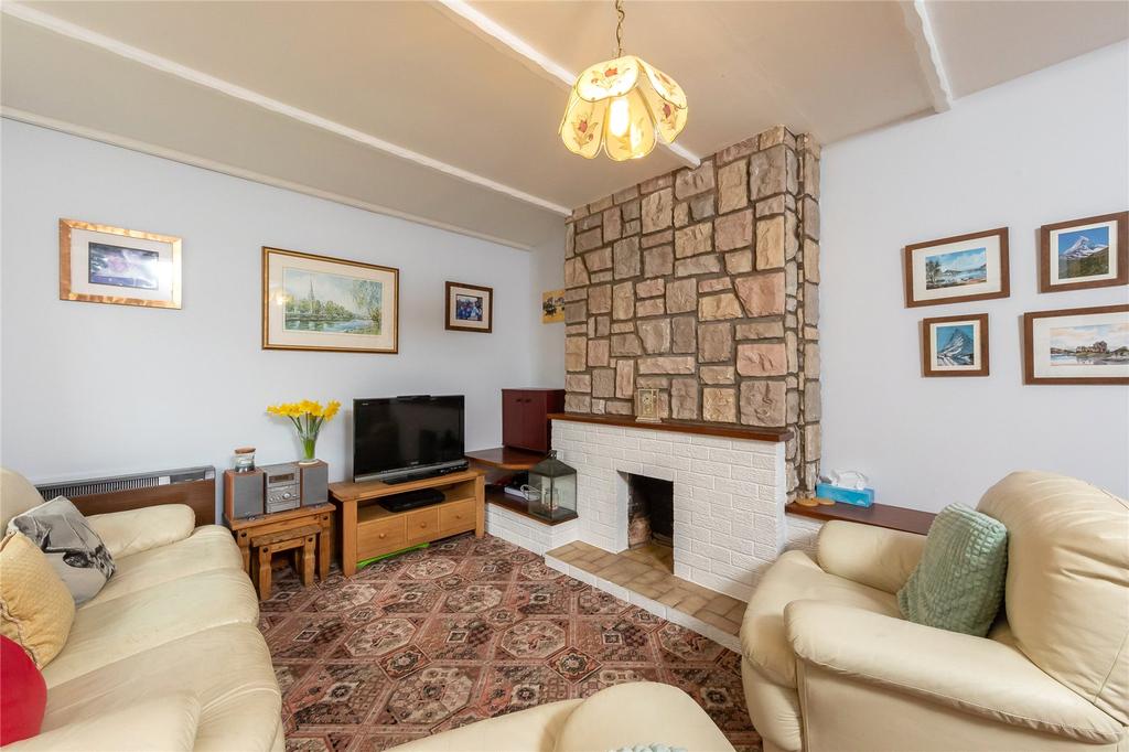 114 Dunsinane Drive, Perth, PH1 2 bed terraced house £110,000