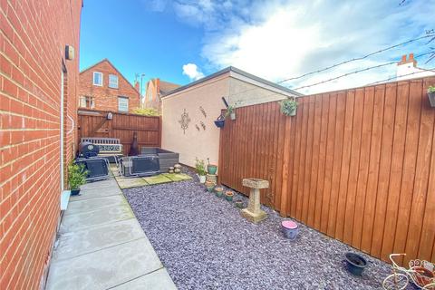 3 bedroom end of terrace house for sale, Church Street, Gainsborough, Lincolnshire, DN21